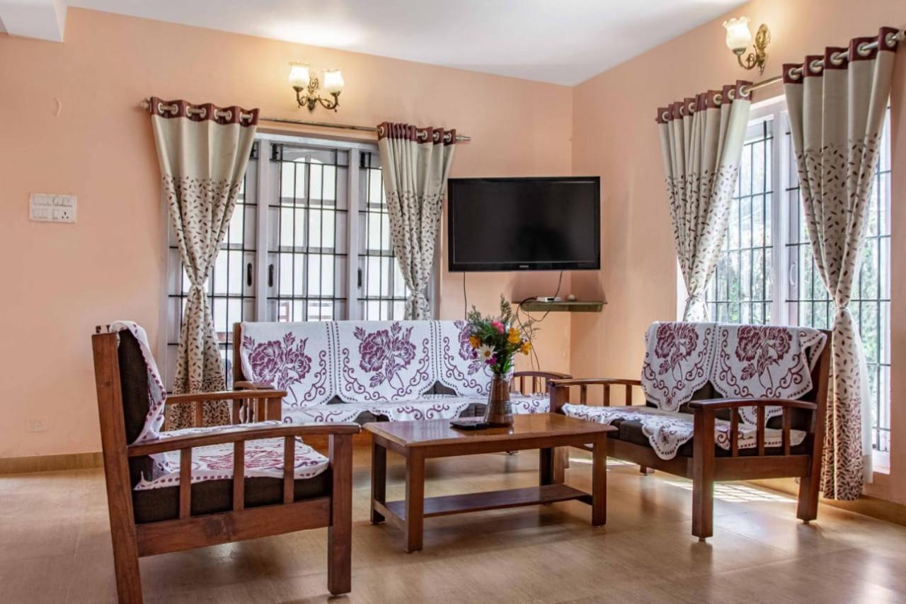 Pine View Stay Уті Екстер'єр фото